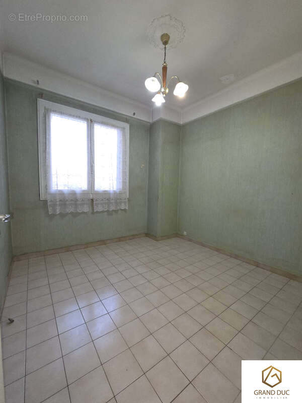 Appartement à MARSEILLE-2E