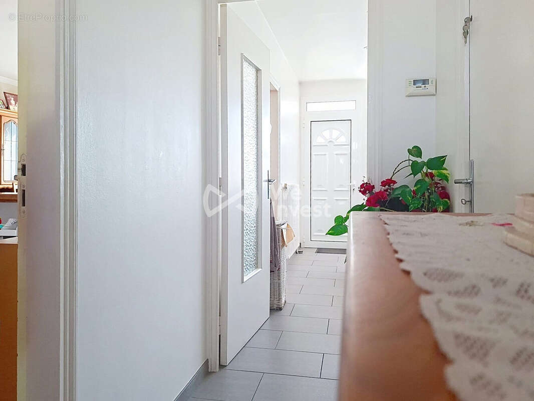 RDC ENTREE - Maison à SARTROUVILLE