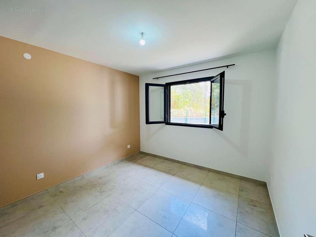 Maison à vendre T3 de plain-pied BERNICA (974) - photo 5