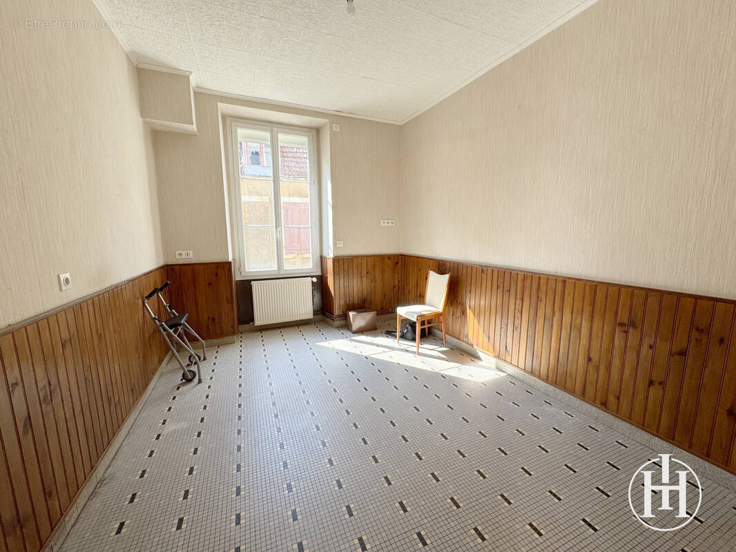 Maison à DUN-SUR-AURON