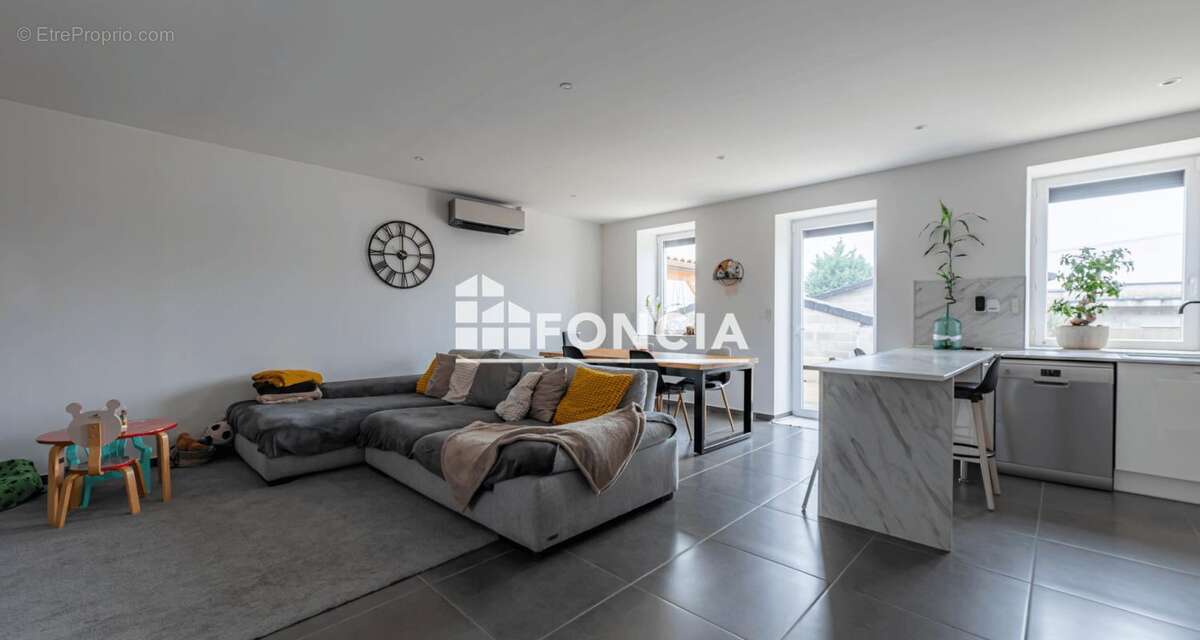 Maison à CLONAS-SUR-VAREZE