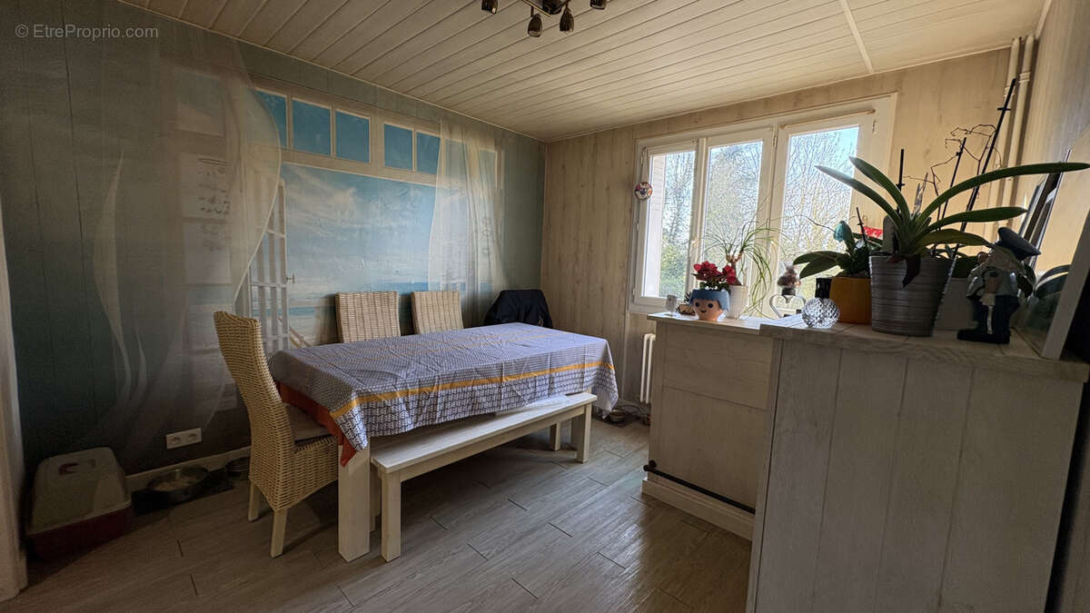 Maison à SAINT-VAAST-LES-MELLO