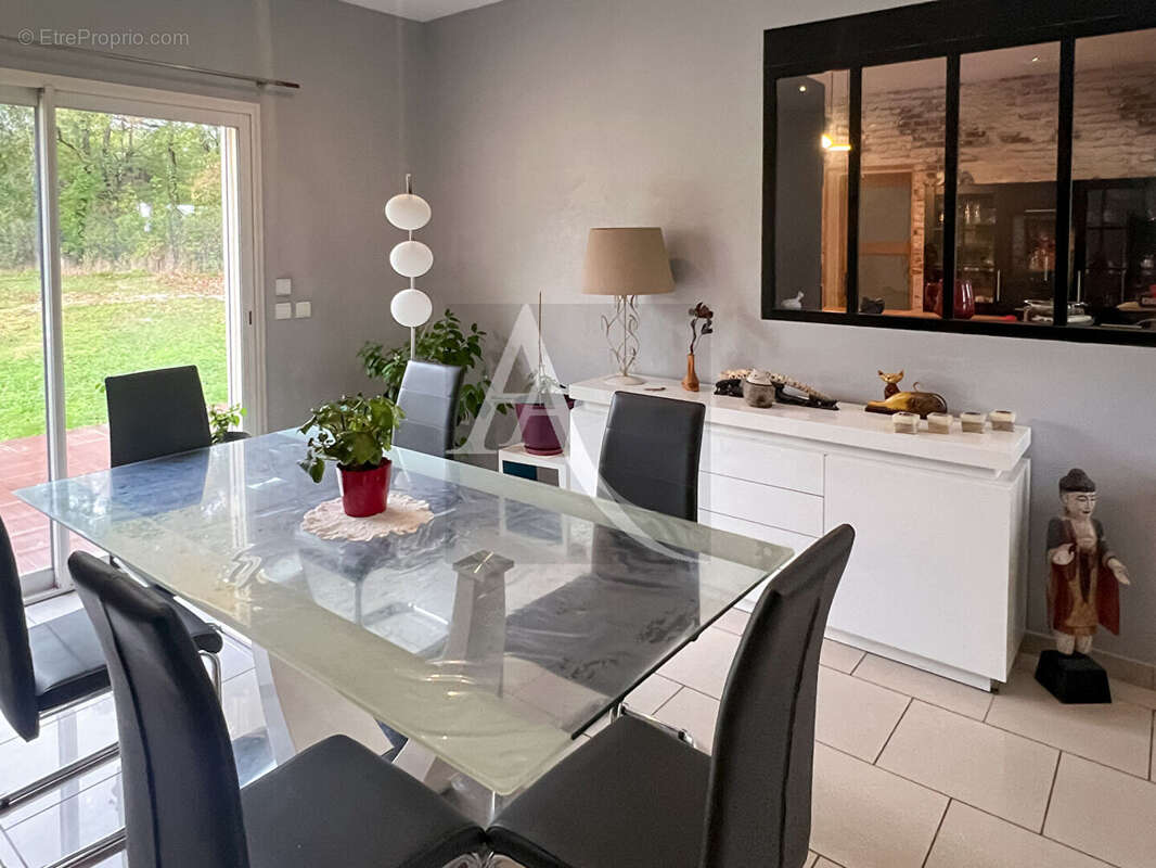 Maison à MONTAIGU-DE-QUERCY