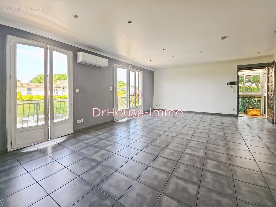 Maison à MONTROND-LES-BAINS