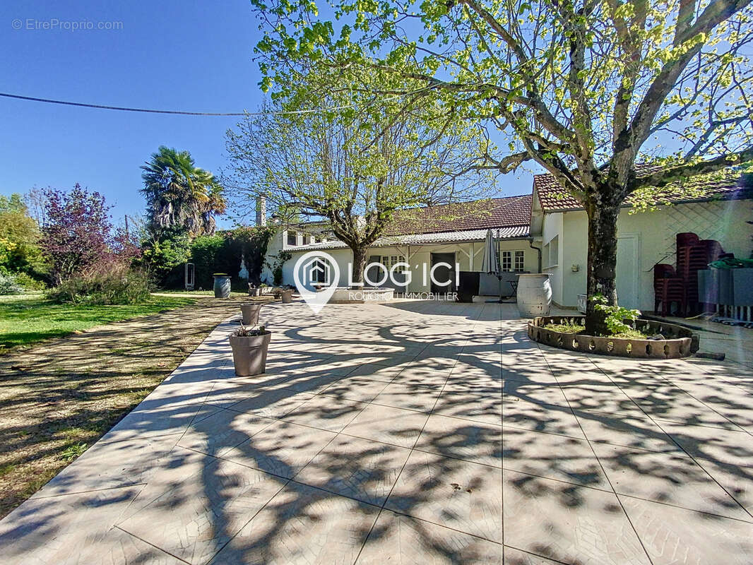 Commerce à SEVIGNACQ