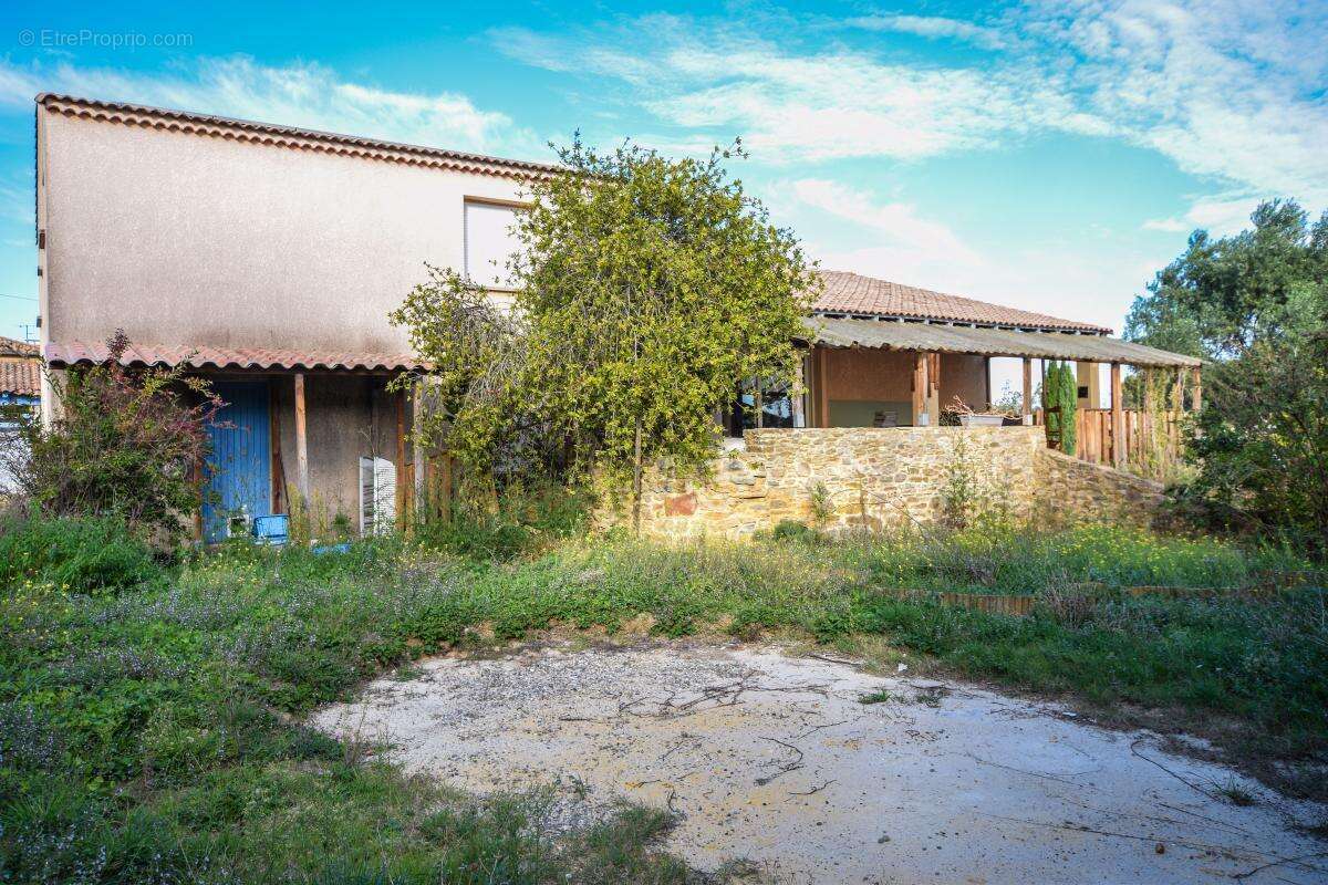 Maison à LAUDUN-L&#039;ARDOISE