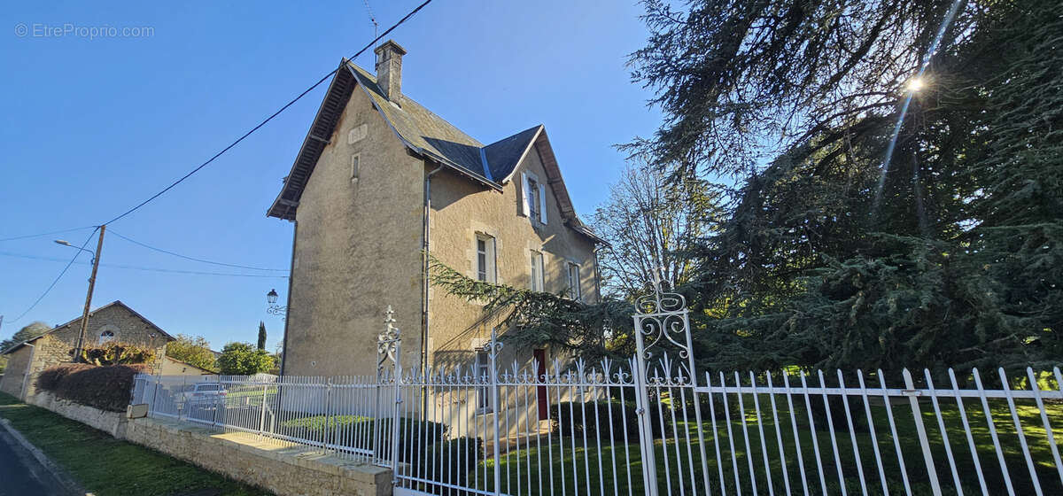 Maison à PLEUVILLE