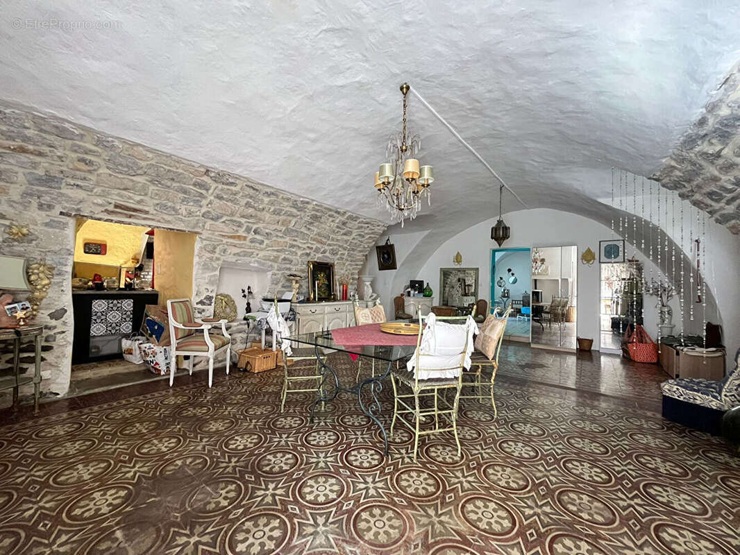 Maison de village avec piscine et 5 chambres - photo 3