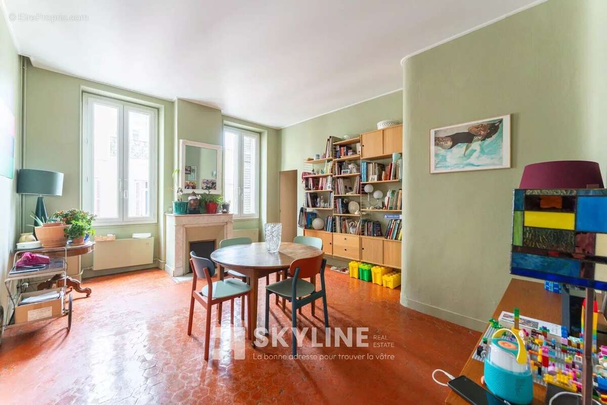Appartement à MARSEILLE-1E