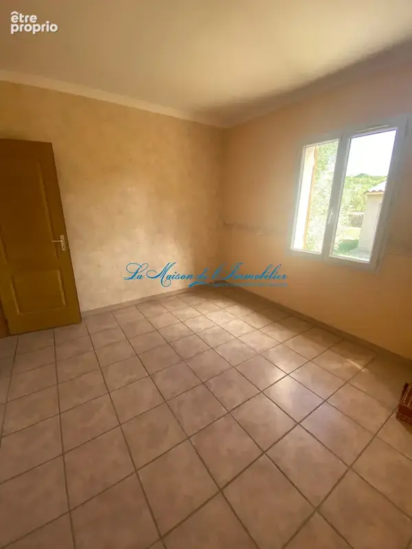 A 25 min  de NIMES, maison de plain pied F5, double garage sur un terrain de 2 277 m2 constructible - photo 11