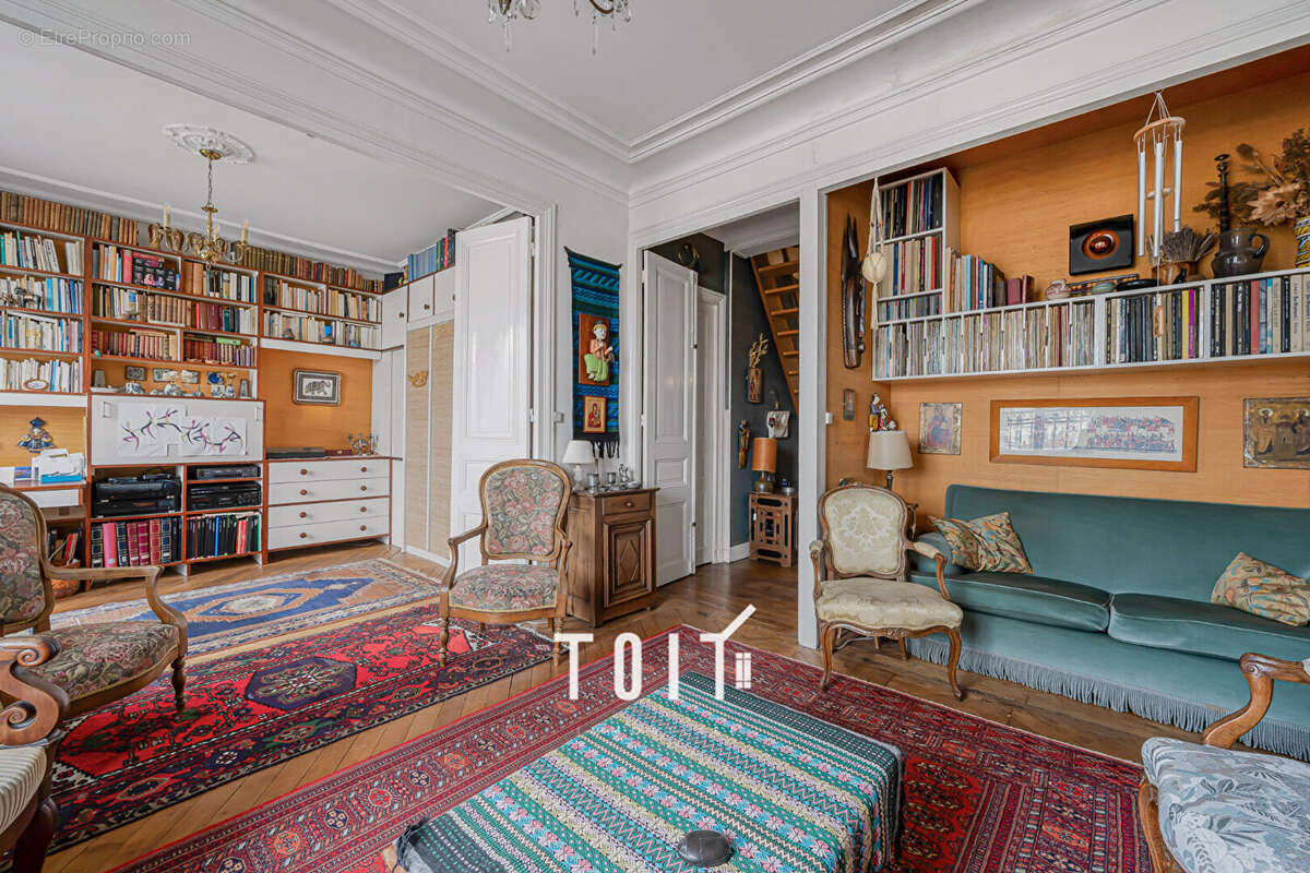 Appartement à PARIS-17E