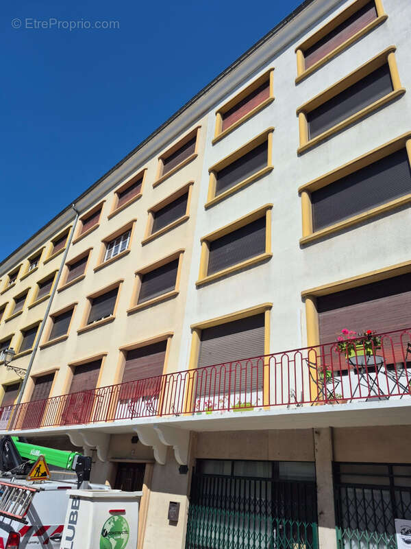 Investissement locatif sécurisé   Grand T3 de 69 m2 avec loggia, parking, cave et grenier, dans le BOUCHON de - photo 6