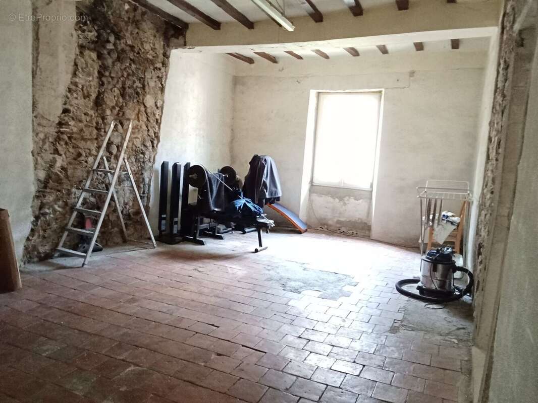 Immeuble de rapport plus de 400 m² de surface habitable et commercial. - photo 4