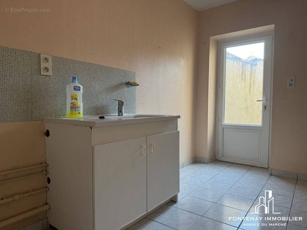 buanderie - Maison à FONTENAY-LE-COMTE