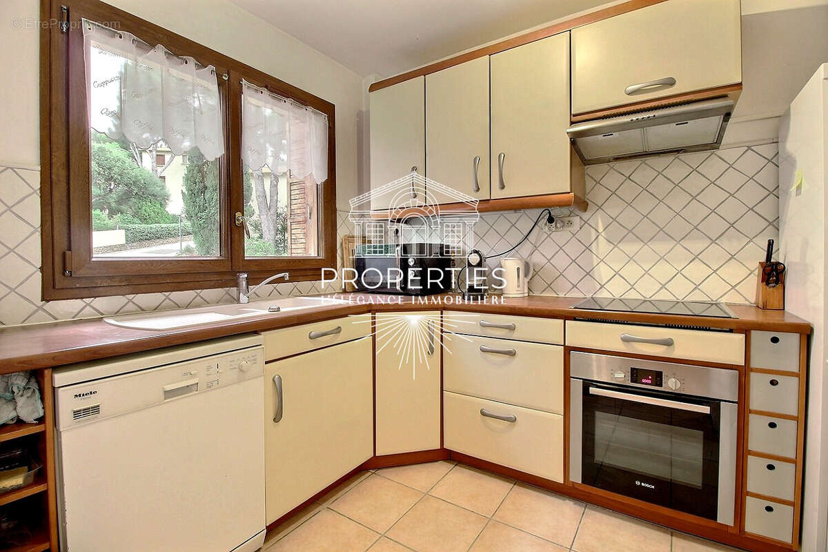 Appartement à BORMES-LES-MIMOSAS