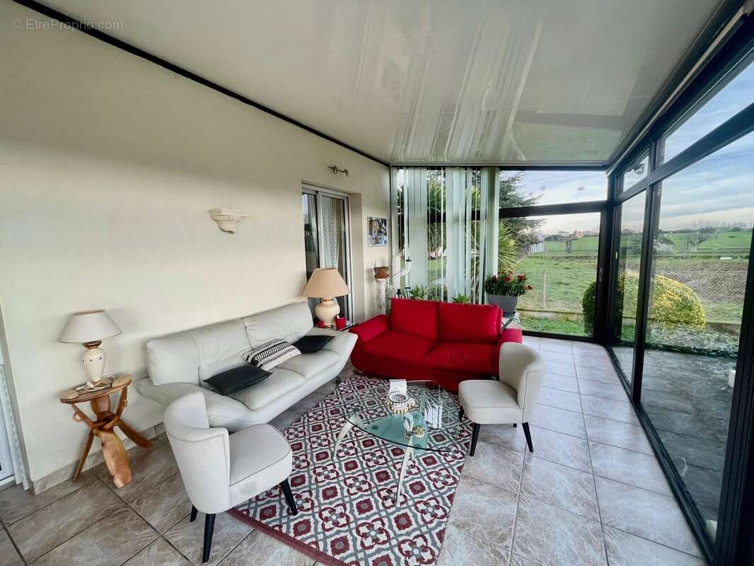 Maison à VILLENEUVE-DU-PAREAGE