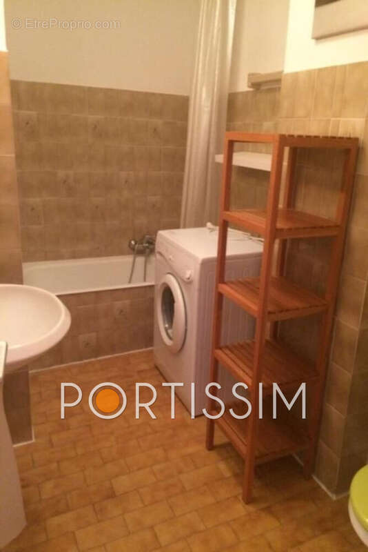 Appartement à SAINT-LAURENT-DU-VAR