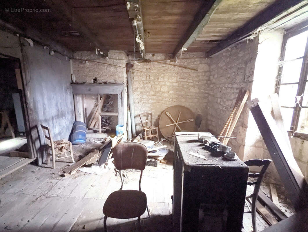 Maison à MONTAIGU-DE-QUERCY