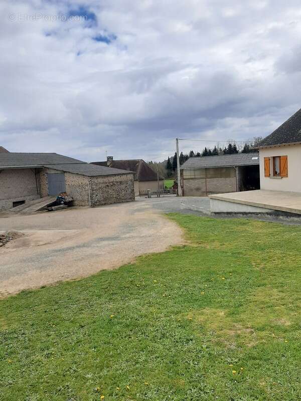 Maison à COUSSAC-BONNEVAL