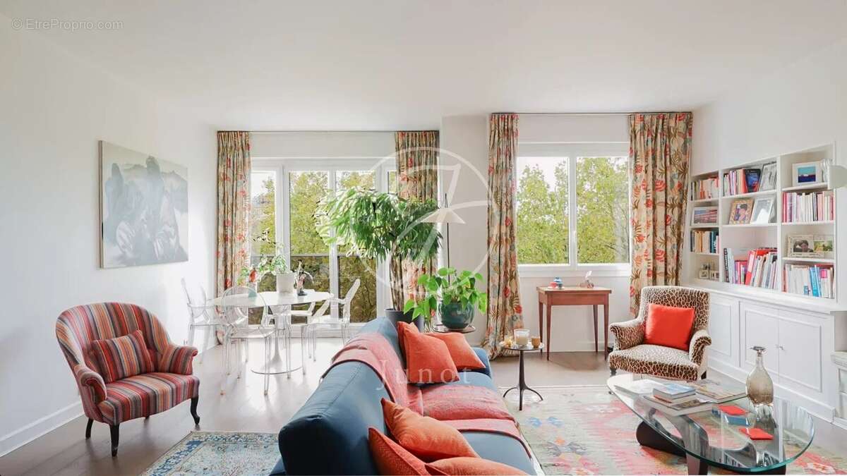 Appartement à PARIS-16E