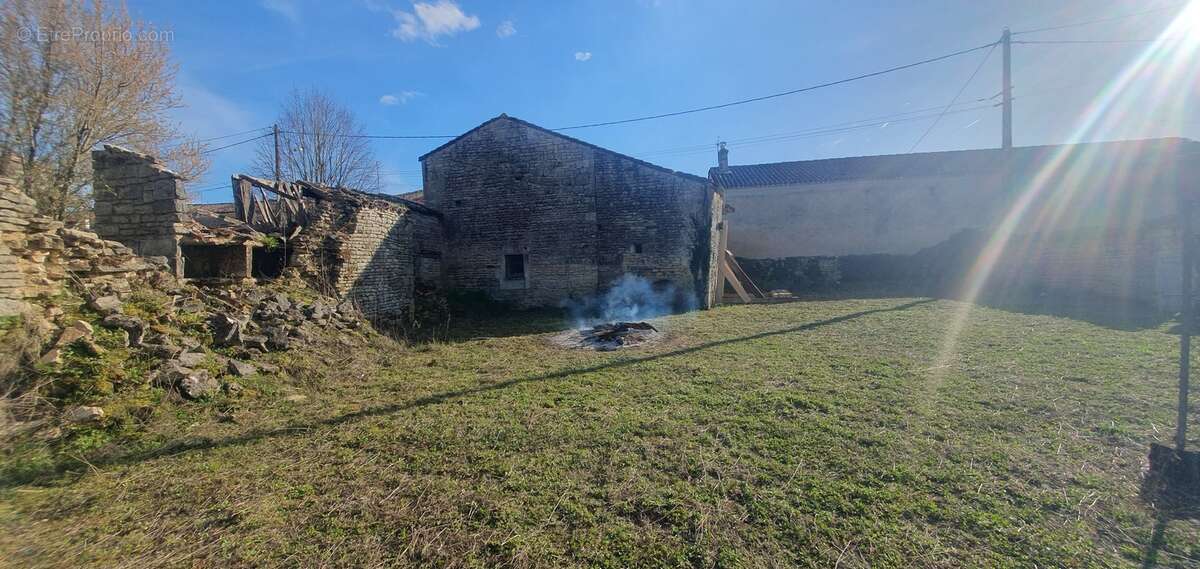 Appartement à SAINT-AMANT-DE-NOUERE