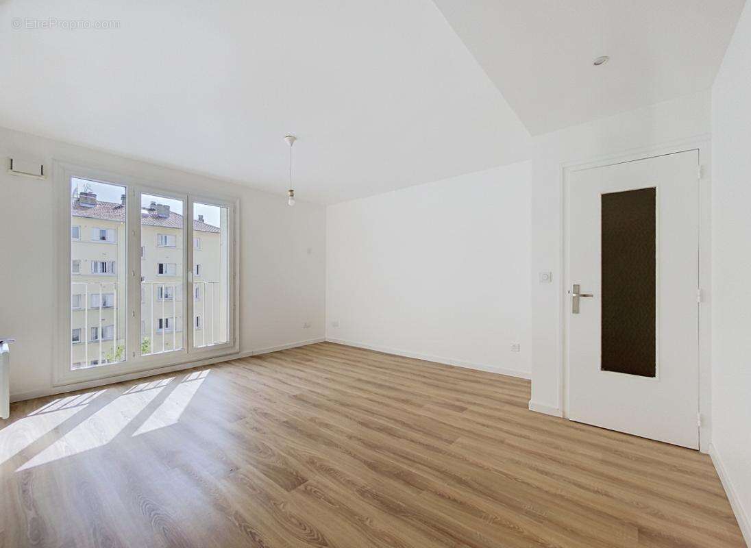 Appartement - 3 Chambres - 1 Place de parking privative - Proche toutes commodités - photo 3