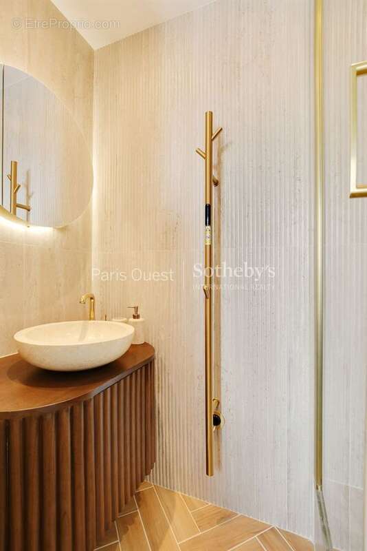 Appartement à PARIS-8E