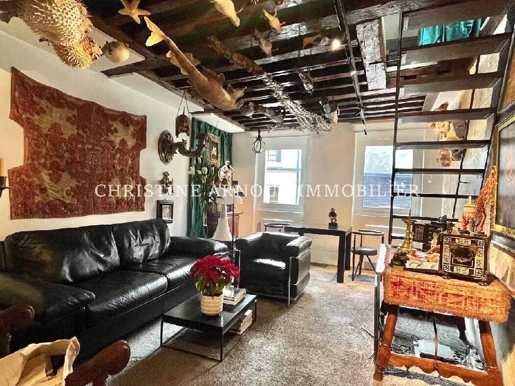 Appartement à PARIS-3E