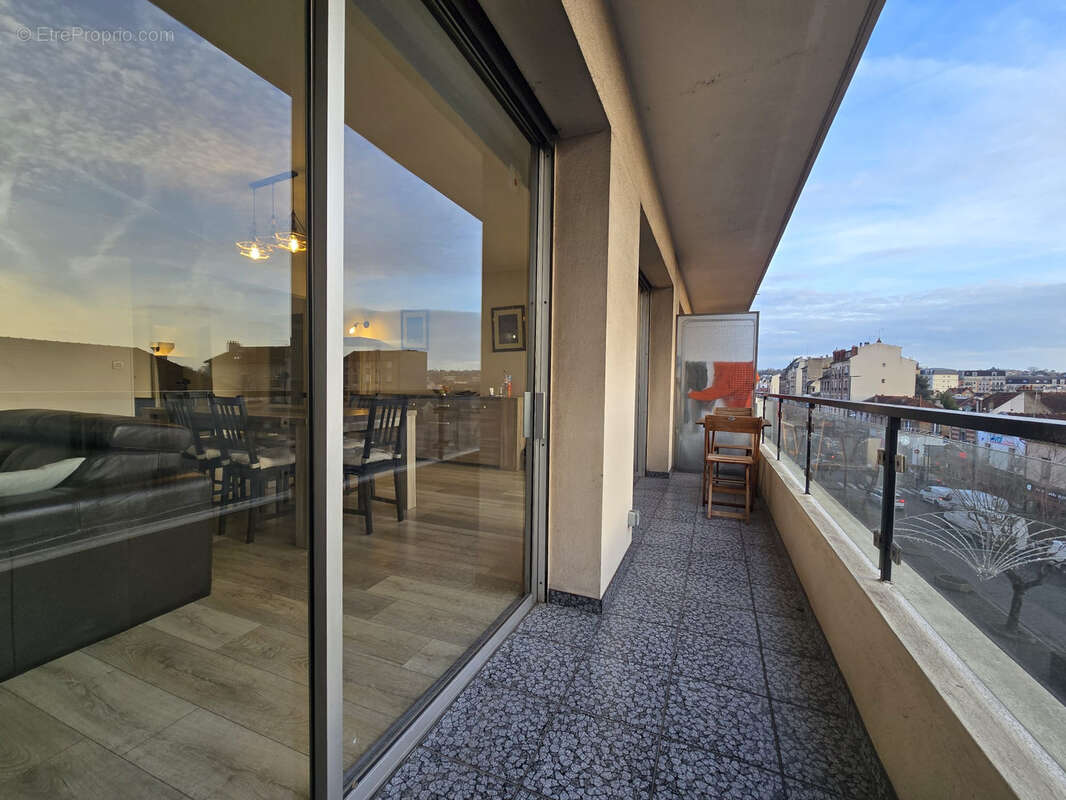 Appartement à LES PAVILLONS-SOUS-BOIS
