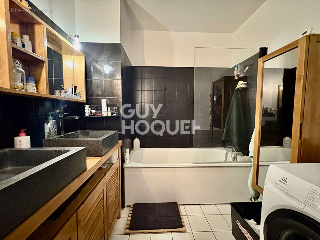 Appartement à COURBEVOIE