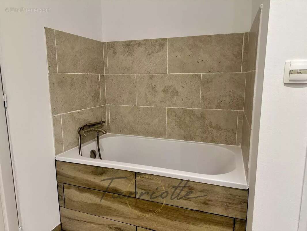 Maison à MONTELIMAR