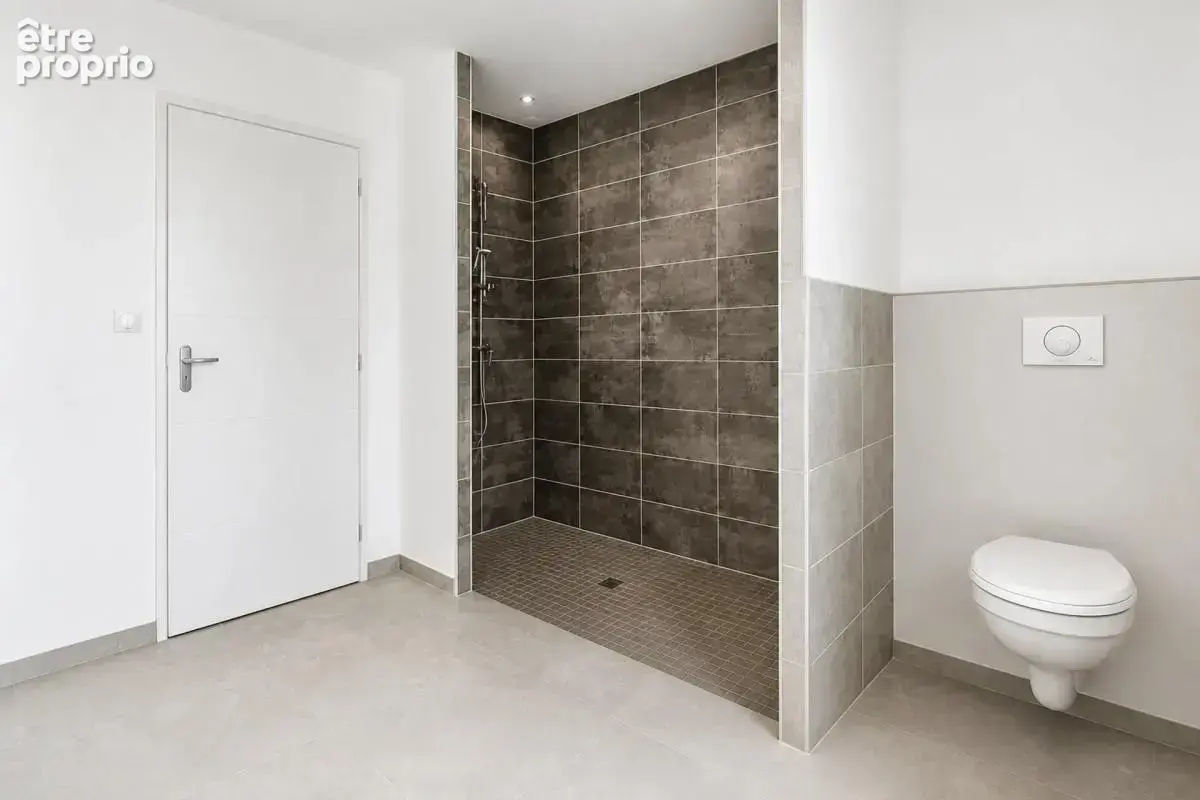 Maison de construction récente de plain-pied, 5 pièces de 135 m² à Tauves - photo 14