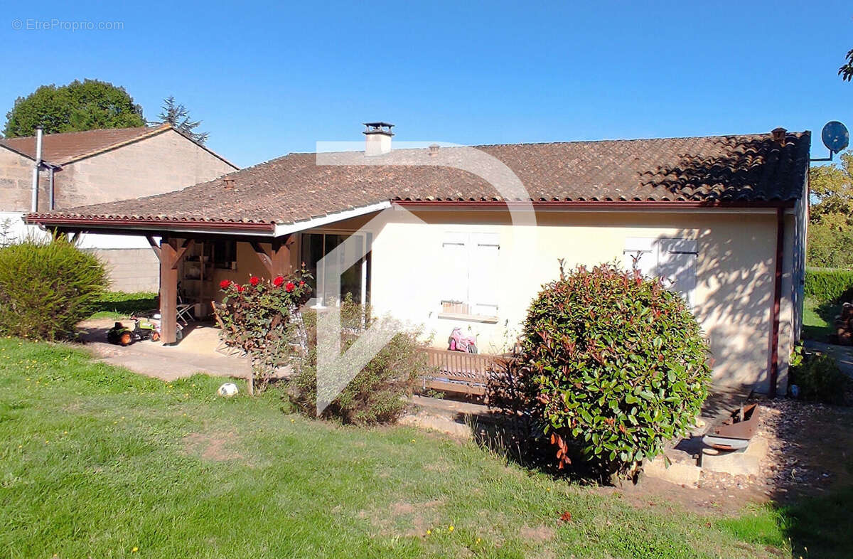 Maison à PETIT-PALAIS-ET-CORNEMPS