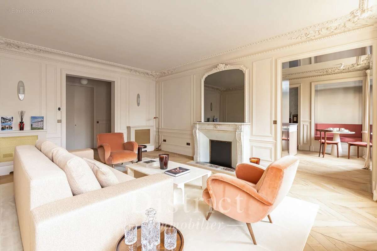 Appartement à PARIS-16E