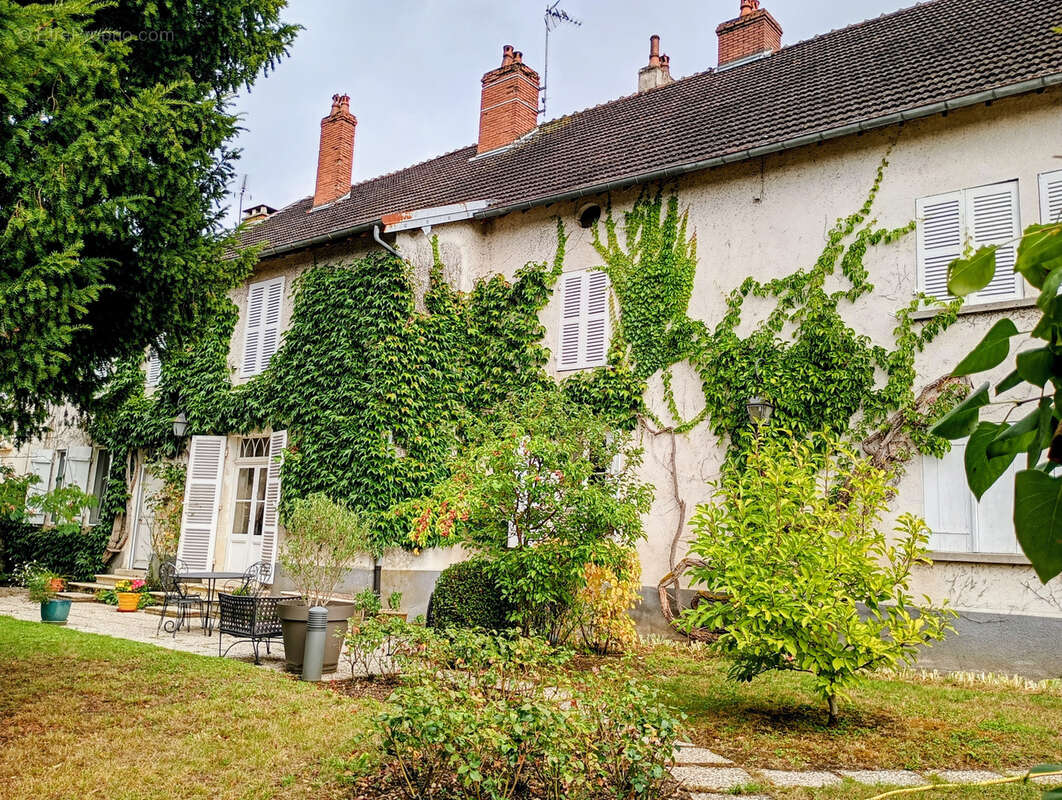 Maison à DAMPIERRE-SUR-SALON