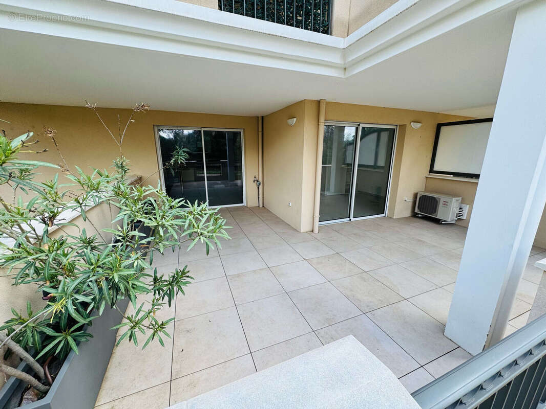 Photo 2 - Appartement à BORMES-LES-MIMOSAS