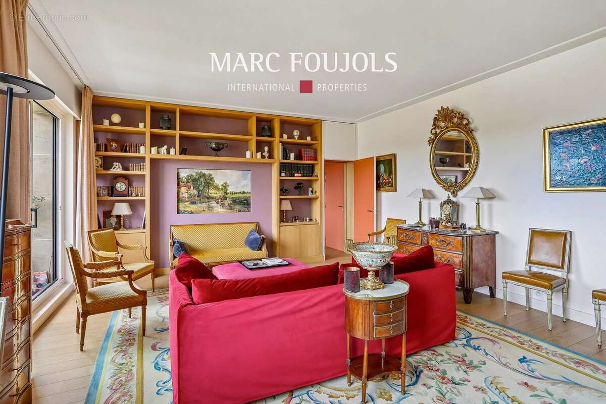 Paris XVI TROCADERO Vues monuments - Appartement 3 pièces avec balcon - photo 3