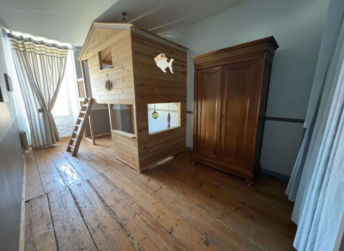 Maison à CHAILLEVETTE