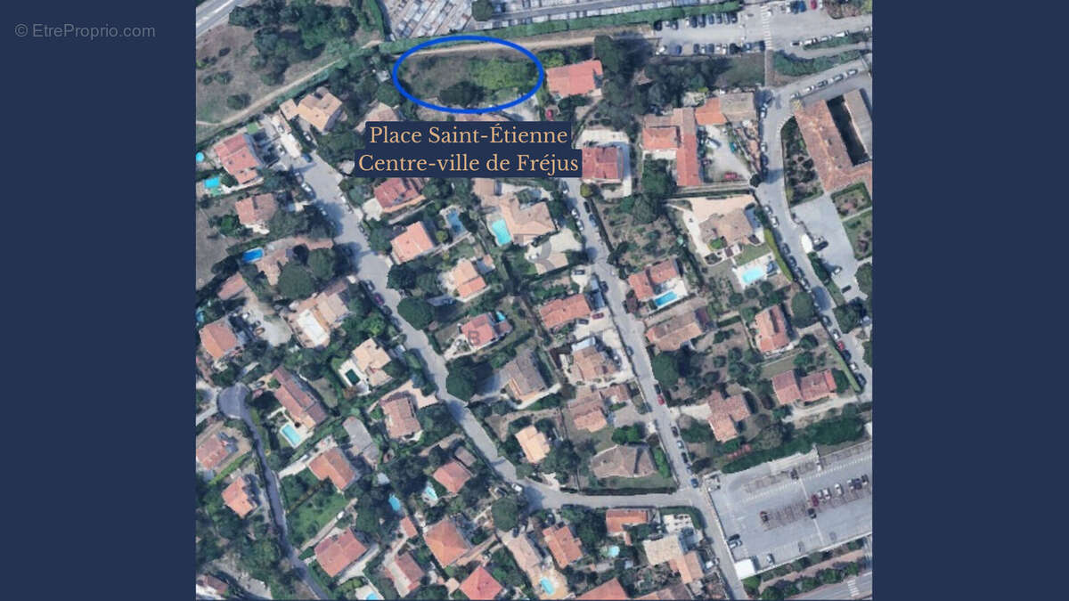 Terrain à FREJUS