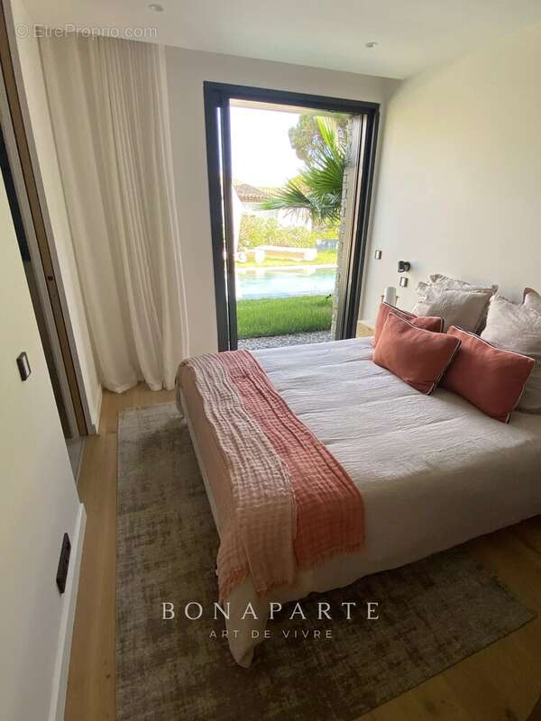 Sainte-maxime - jolie villa contemporaine de 230m² - a pieds de la plage de la nartelle - photo 13