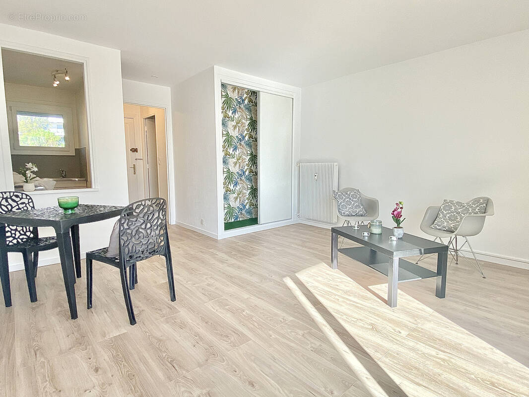 Appartement à SAINT-LAURENT-DU-VAR