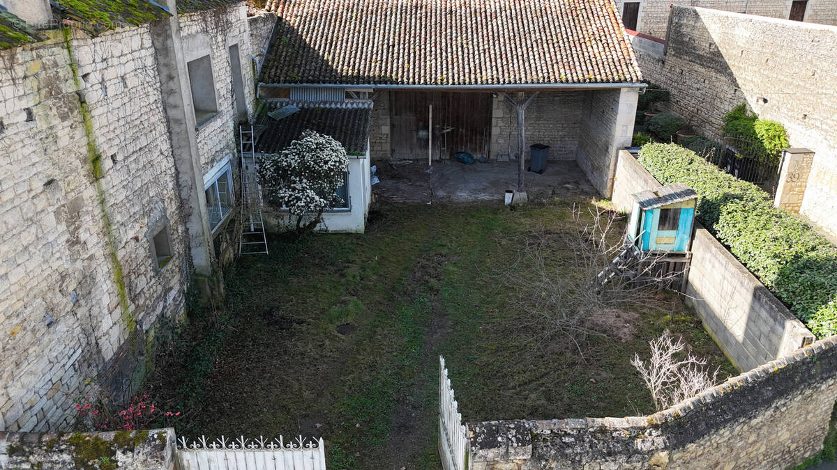 Maison à BONNEUIL-MATOURS