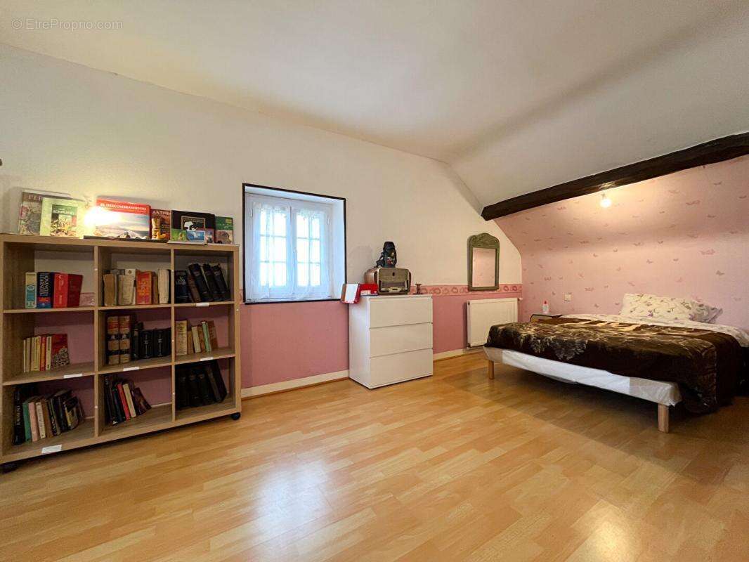 Maison à SAINT-GENOU