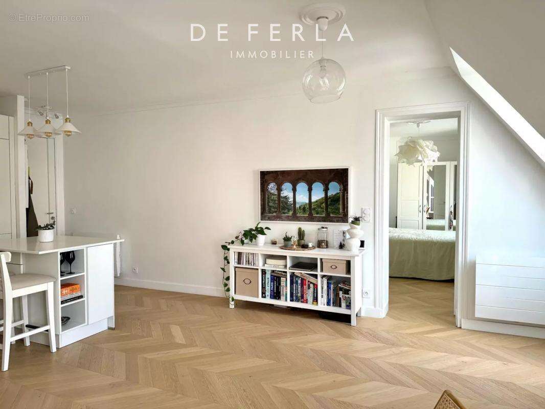 Appartement à PARIS-8E