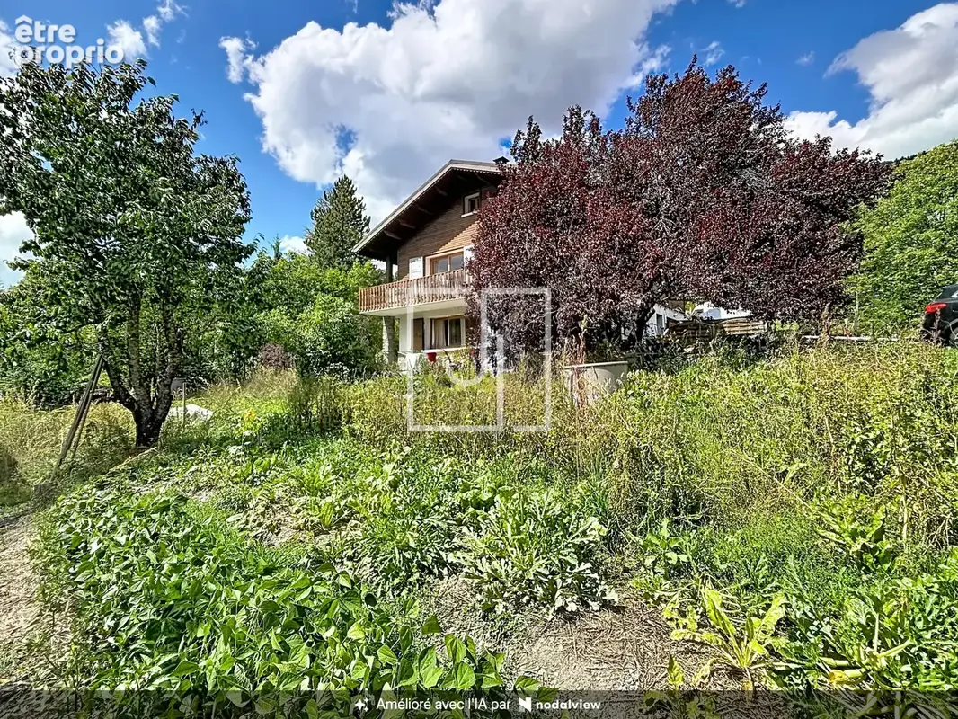 Maison composée de 3 appartements avec terrain et combles aménageables   Barcelonnette (04400) - photo 3