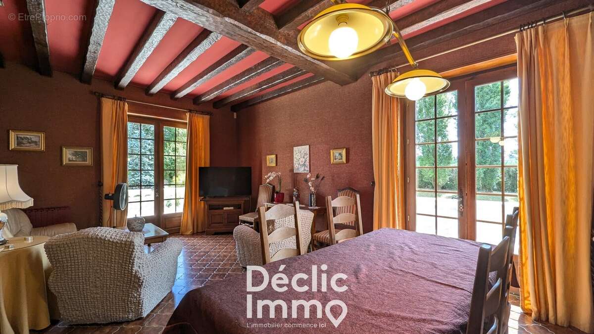 Maison d'exception de 424 m²  Parc arboré  Piscine accessible depuis le salon  Viager occupé  Secteur  Barret - Barbezieux-S - photo 13
