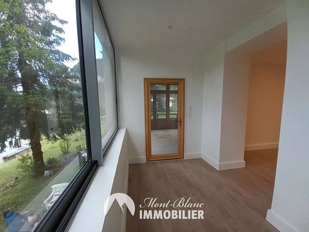 Superbe appartement de type 2 pièces entièrement rénové - photo 5