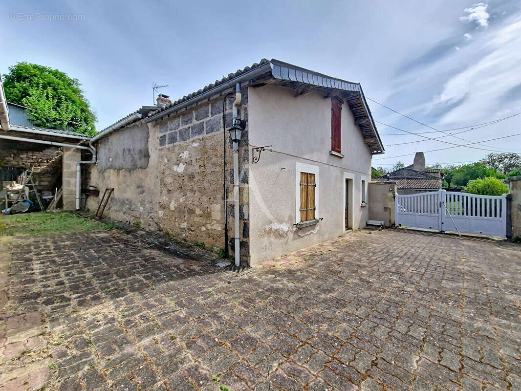 Maison à DOUE-LA-FONTAINE