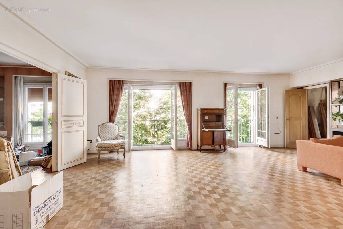 Appartement à PARIS-16E