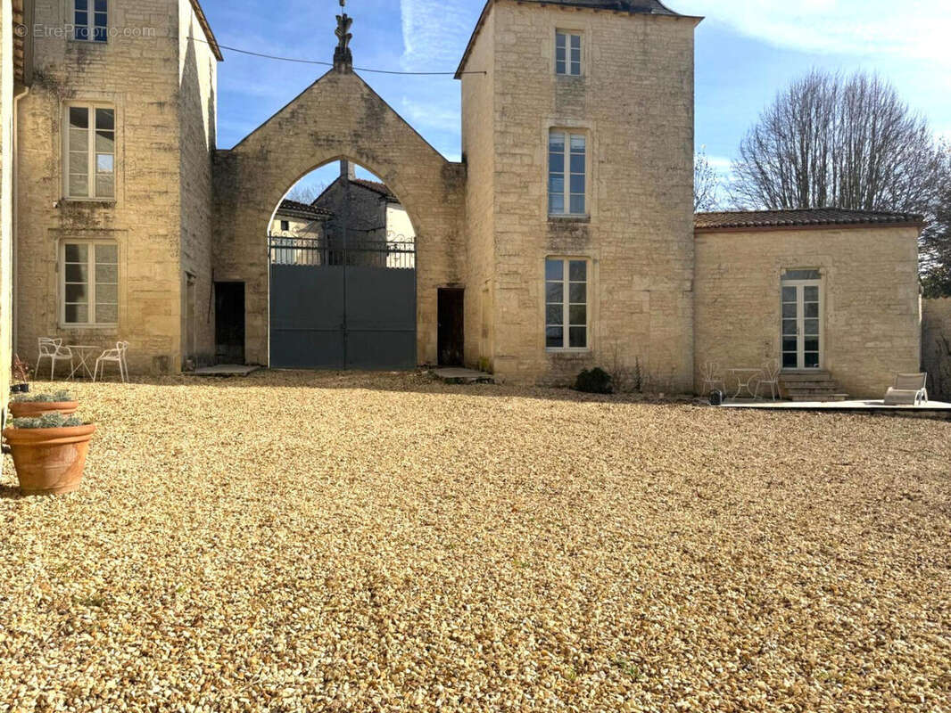 OVERVIEW - Maison à TUSSON